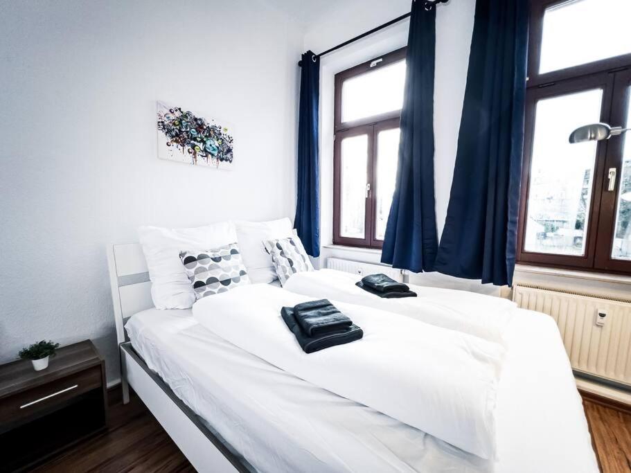 • 3 Bedroom Apt. Close To The Arena And Stadium *up To 8 People* Apartment *