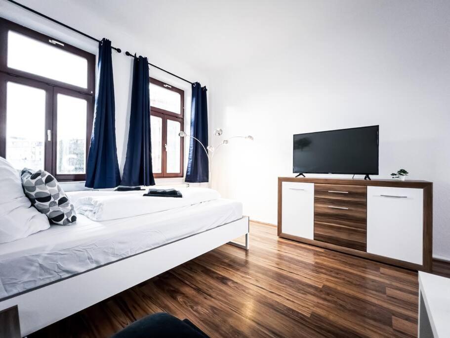 • 3 Bedroom Apt. Close To The Arena And Stadium *up To 8 People*