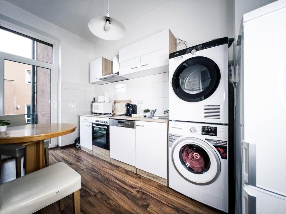 Apartment • 3 Bedroom Apt. Close To The Arena And Stadium *up To 8 People* *