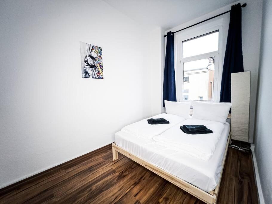 • 3 Bedroom Apt. Close To The Arena And Stadium *up To 8 People* *