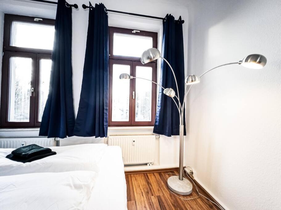 • 3 Bedroom Apt. Close To The Arena And Stadium *up To 8 People* *